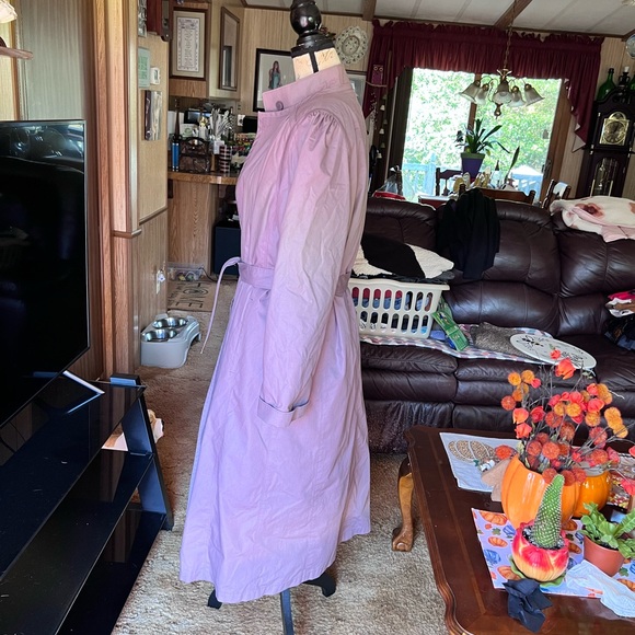 Vintage London Fog trench coat light purple color, belted waist removable lining - Picture 8 of 16